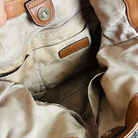 Michael Kors Tan Leather Shoulder Bag - Picture 2 of 3